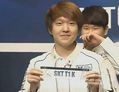 却在要位前 却在要位前